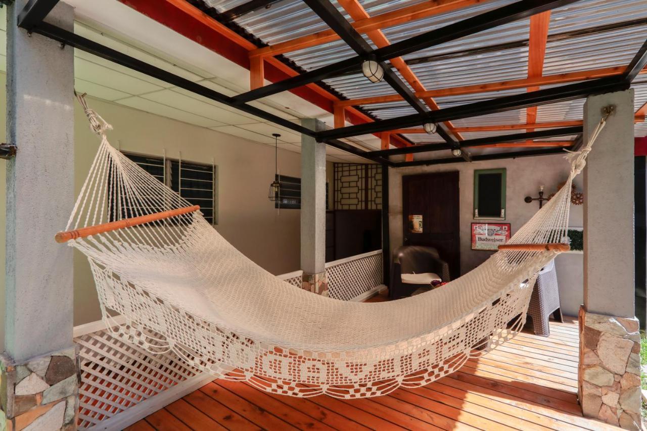 Hostal San Benito San Salvador Esterno foto
